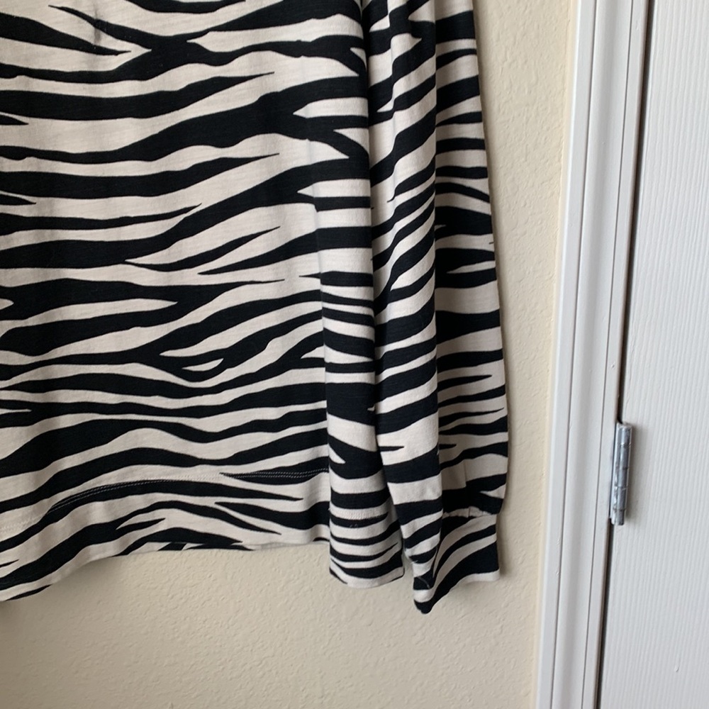Loft Zebra 🦓 print, puff sleeve sweatshirt - Picture 3 of 10